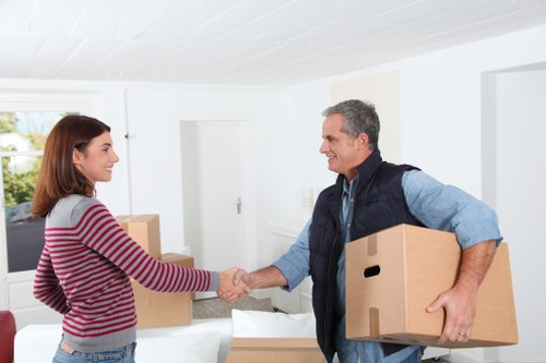 Flexible moving and delivery service for Charing Cross homes and businesses